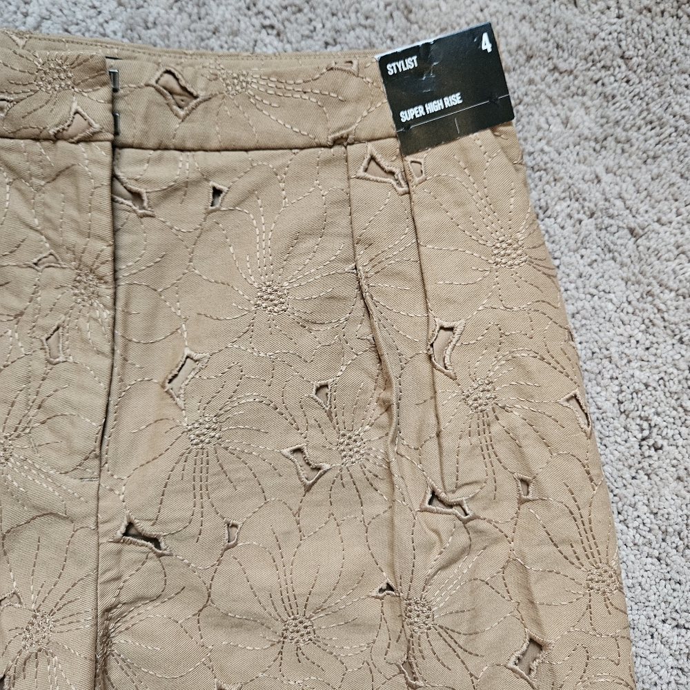 Express #03016162 Super High Waisted Pleated Eyelet Shorts Brown Tan NWT Size 4